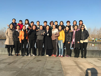 市公交公司開展‘三·八’健步行暨文藝表演活動(dòng)，展現(xiàn)巾幗風(fēng)采